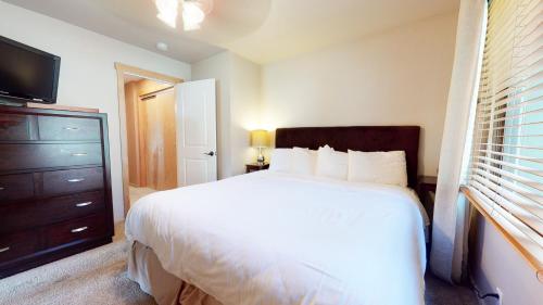 Snowcreek 247 Townhouse - image 11