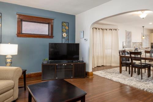 The Evergreen - Hear the Roar of Niagara Falls - image 3