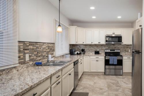 The Evergreen - Hear the Roar of Niagara Falls - image 10