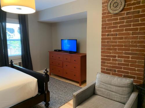 Guestroom, Fairholm Boutique Inns in Charlottetown City Center