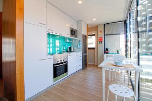 Konyha, Casa São Vicente - Apartment Near City Centre with Private Parking (Casa Sao Vicente - Apartment Near City Centre with Private Parking) in Matos