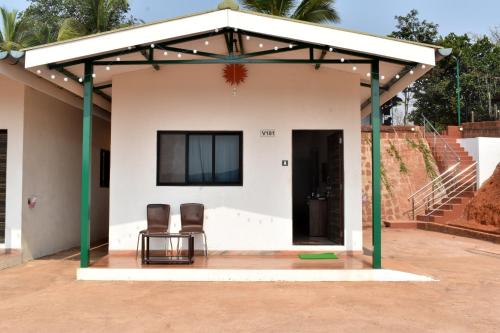 Dapoli Villa Room