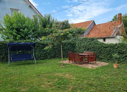 Garden, P16 Apartment in Hajduboszormeny