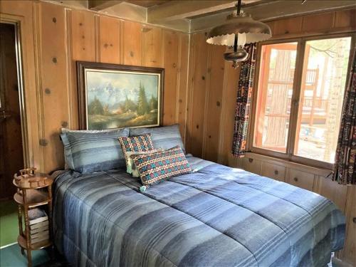 Rustic Mountain Lodge home - image 8