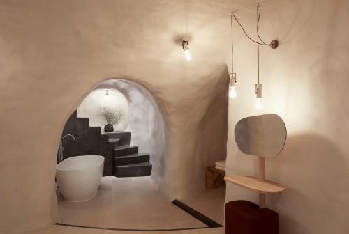  Vinsanto Honeymoon Villa with Private Heated Pool and Caldera View image 7