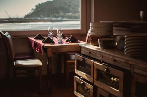 Restaurant, Hotel & Restaurant de la Plage in Morgat