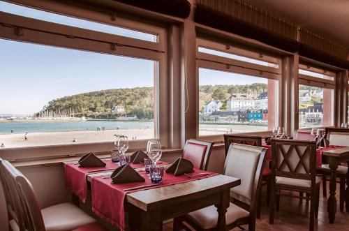 Restaurant, Hotel & Restaurant de la Plage in Morgat