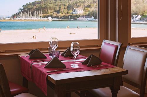 Restaurant, Hotel & Restaurant de la Plage in Morgat