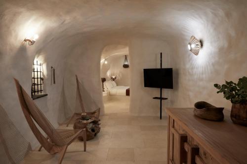  Vinsanto Honeymoon Villa with Private Heated Pool and Caldera View image 5