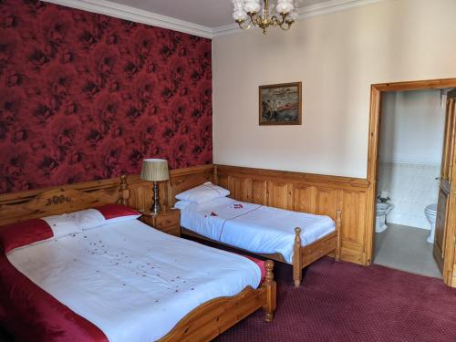 The Londesborough Arms bar with en-suite rooms