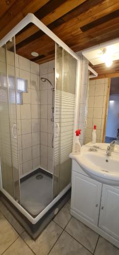Baixas R2 - 1 chambre avec mezzanine ouverte sur communs