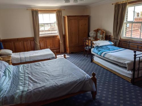 The Londesborough Arms bar with en-suite rooms