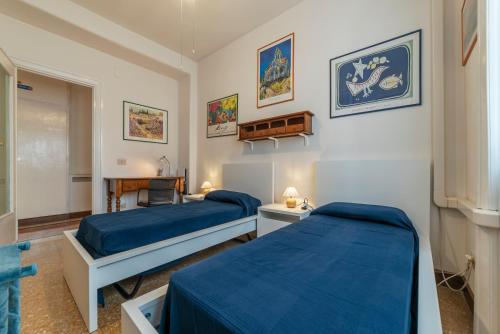 GuestHost - Roomy and Bright Apartment with Terrace, Рим (фото 5)