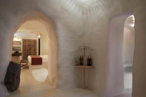 White Pearl Cavalieri - image 9