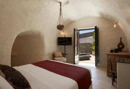 Assyrtiko Deluxe Suite with Private Outdoor Heated Pool image 9