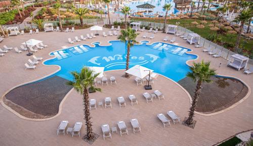 Double or twin room, deluxe, pool view