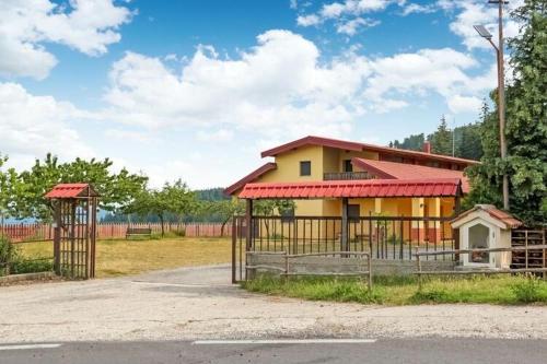  Villa Paradiso, Unterkunft in Parenti