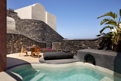 White Pearl Cavalieri Room Type - Assyrtiko Deluxe Suite with Private Outdoor Heated Pool