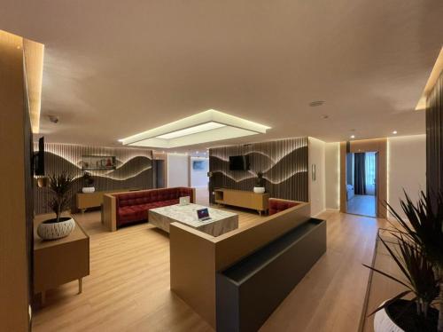 Coli's Hotel - image 4