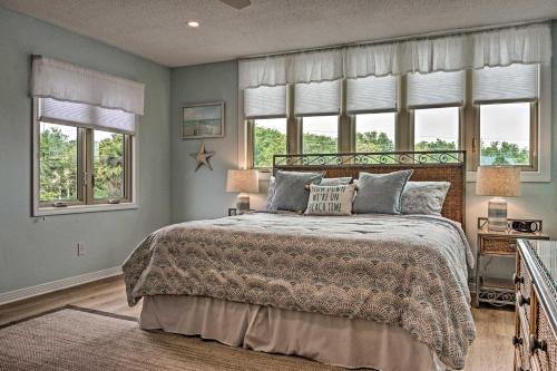 Beachy Lakefront Escape - Walk to the Shore! - image 12
