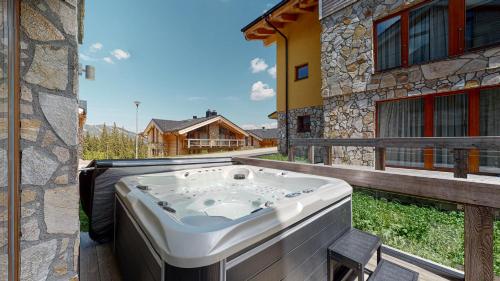 熱水浴缸, Apartman Konifer - Jacuzzi - Ski In Ski Out in 戴姆諾夫斯卡杜萊納