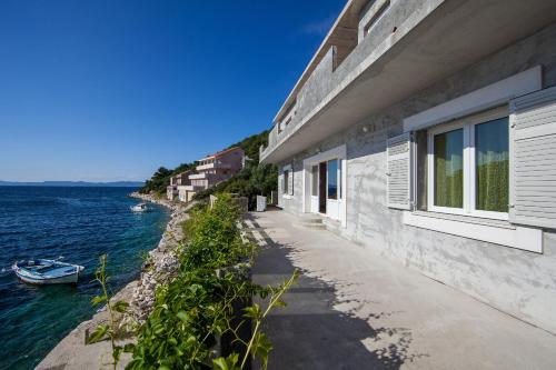 Ieeja, Apartments Hropic in Lastovo
