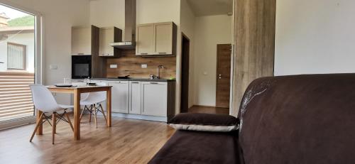 廚房, Apartmaji Tmaynka in 托爾明