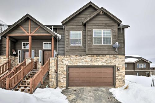 Luxe Rocky Mtn Retreat with Hot Tub - By Winter Park in Tabernash, USA