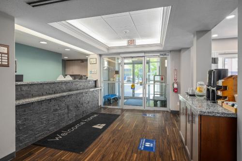 Home Inn Medicine Hat - 로비