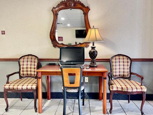 FairBridge Inn & Suites Cleburne in Cleburne, USA
