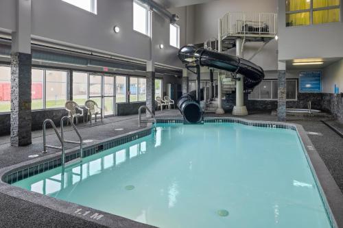 . Home Inn & Suites Regina Airport