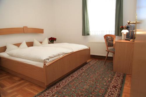 Hotel Rotgiesserhaus 155m von Martin-Luther-Kirche entfernt