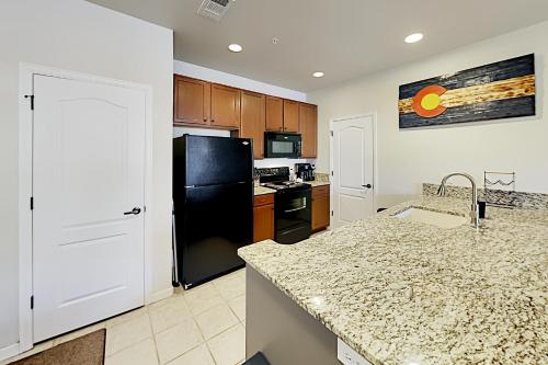 Retreat at Aspen Meadows - Pool Hot Tub & Tennis condo - image 7
