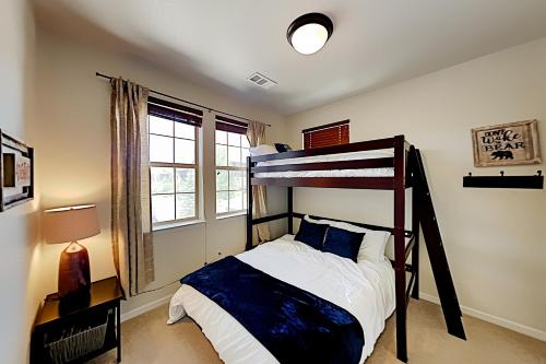 Retreat at Aspen Meadows - Pool Hot Tub & Tennis condo - image 11
