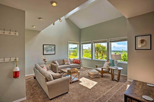 Chic Coos Bay Home with Pacific Ocean Views!