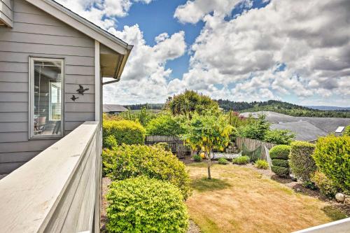 Chic Coos Bay Home with Pacific Ocean Views!