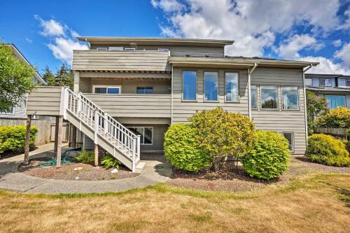 Chic Coos Bay Home with Pacific Ocean Views!