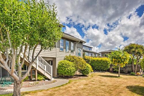 Chic Coos Bay Home with Pacific Ocean Views!