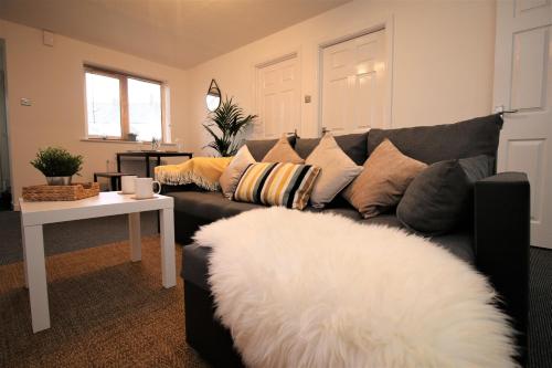 Thesiger Court Apartments - Free Private Parking - by Property Promise 1