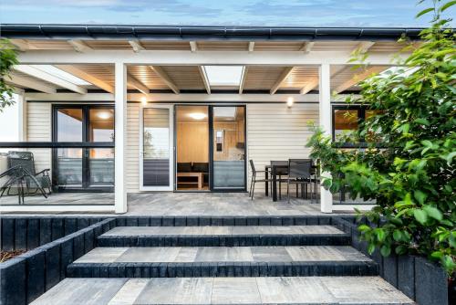 2 bedrooms, 4 beds