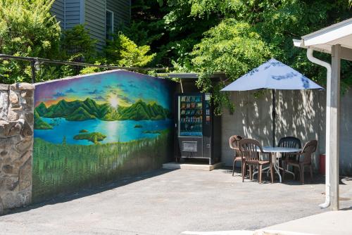 Americas Best Value Inn & Suites Lake George - image 12
