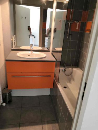 Bathroom, Appartement T2 - Golf de Fontcaude - Residence Cote Green a Juvignac 34990 in Fontcaude