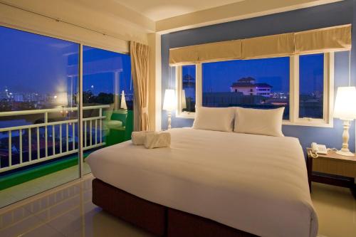 room detail thumbnail 1