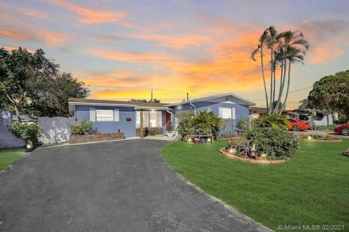 Hollywood Private Pool, 4 Bedrooms Vacation Rental