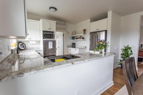 Hummingbird Estate Hummingbird Estate