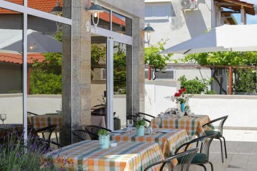 Rooms by the sea Supetar, Brac - 19049, Supetar (foto 6)