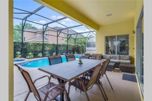 游泳池, Casa Noel - Luxury 5 bedroom Villa near Disney & Golf in 海恩斯城