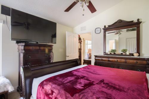 Private Centrally located Cozy relaxing Getaway! in Deltona, USA