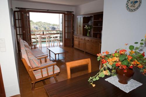 Apartamentos Llevant - image 4