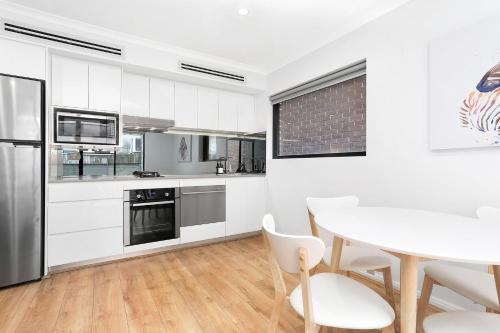 Kitchen, Balmain Modern Apartments near Birkenhead Point Outlet Centre